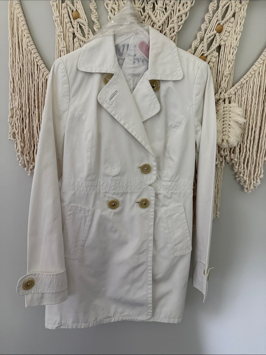 Banana Republic Jackets & Blazers - Banana Republic Cream Double-Breasted Trench Coat